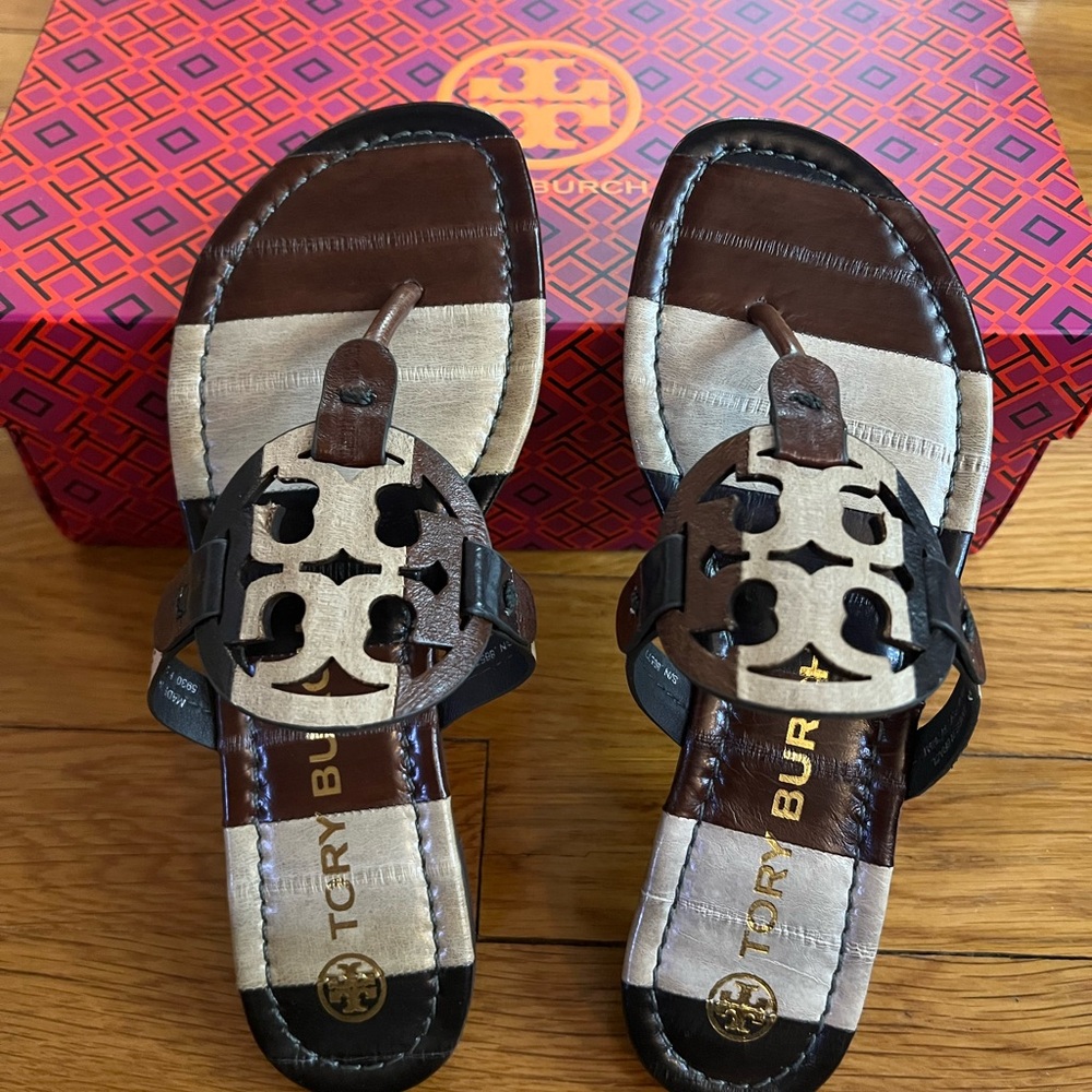 Tory Burch Miller Stripe Eel Thongs Sandals in Size: 6.5